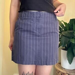Gap grey pinstripe mini skirt with zipper and button closure size 4